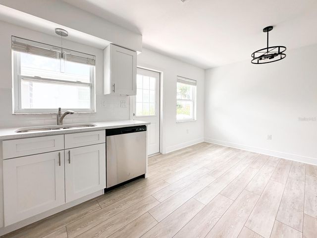 11295 1ST STREET E, Treasure Island, FL 33706