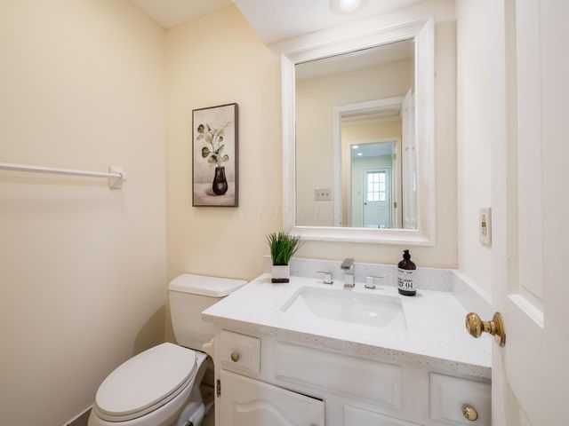 327 Whetstone Drive W, Powell, OH 43065