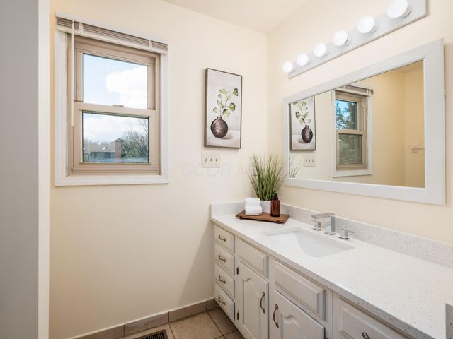 327 Whetstone Drive W, Powell, OH 43065