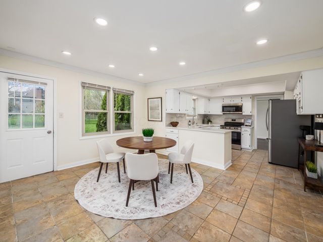 327 Whetstone Drive W, Powell, OH 43065