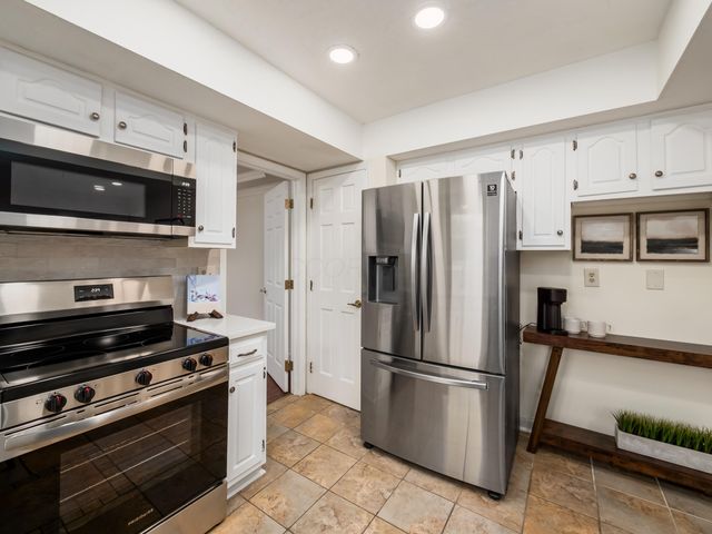 327 Whetstone Drive W, Powell, OH 43065