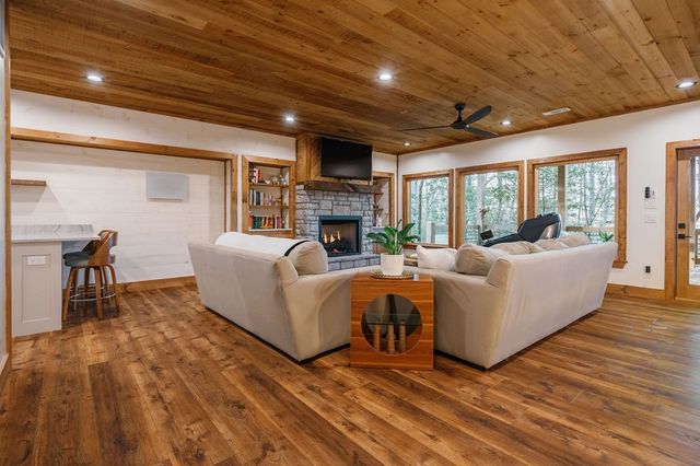 171 Huckleberry Lane, Mineral Bluff, GA 30559