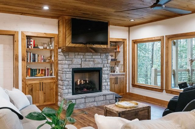 171 Huckleberry Lane, Mineral Bluff, GA 30559