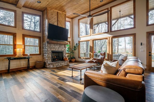 171 Huckleberry Lane, Mineral Bluff, GA 30559