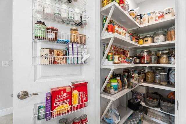 6390 High Pointe West Way, Vero Beach, FL 32967