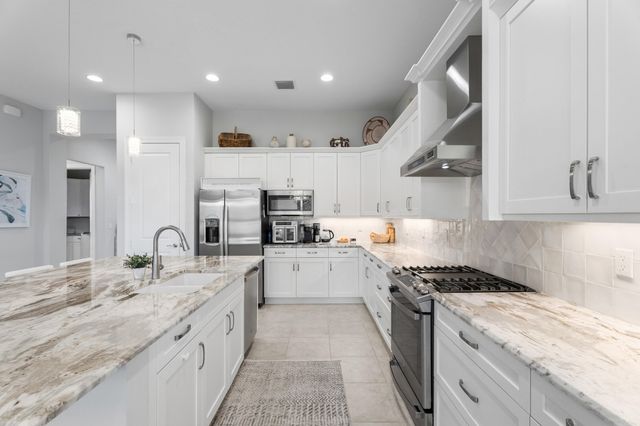 6390 High Pointe West Way, Vero Beach, FL 32967