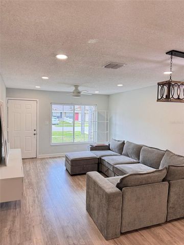8043 PUFFIN DRIVE, Orlando, FL 32825