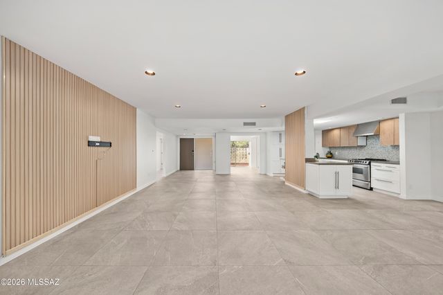5874 N Camino Esplendora, Tucson, AZ 85718