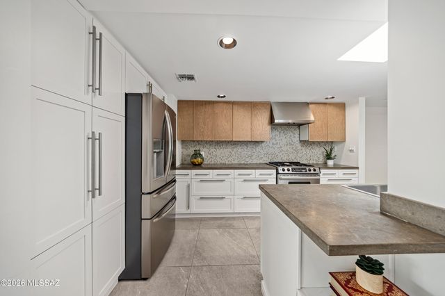 5874 N Camino Esplendora, Tucson, AZ 85718