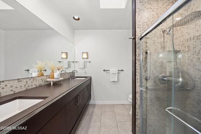 5874 N Camino Esplendora, Tucson, AZ 85718