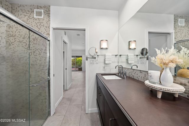 5874 N Camino Esplendora, Tucson, AZ 85718