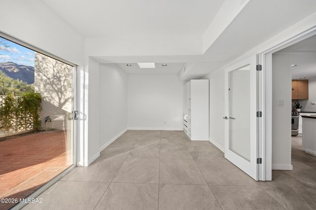5874 N Camino Esplendora, Tucson, AZ 85718