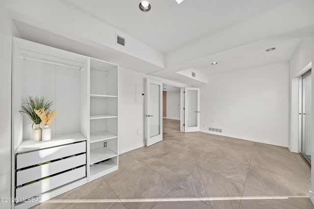 5874 N Camino Esplendora, Tucson, AZ 85718