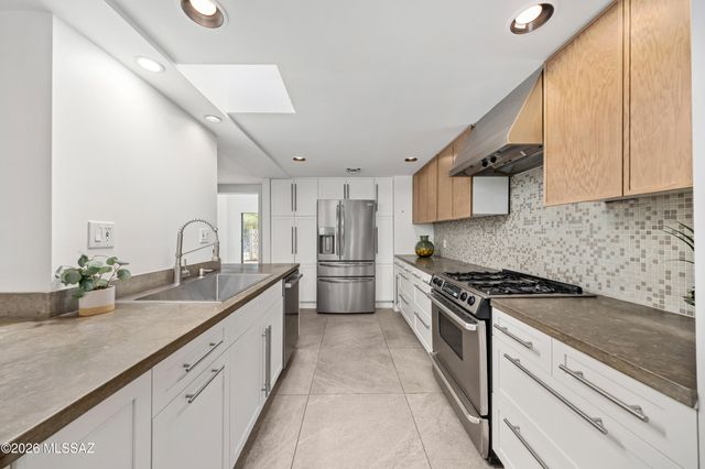 5874 N Camino Esplendora, Tucson, AZ 85718