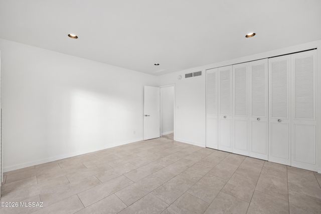 5874 N Camino Esplendora, Tucson, AZ 85718