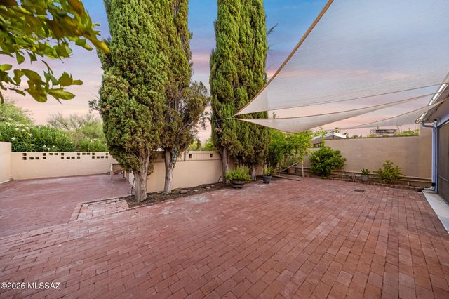 5874 N Camino Esplendora, Tucson, AZ 85718