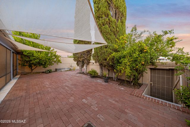 5874 N Camino Esplendora, Tucson, AZ 85718