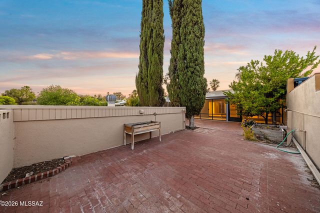 5874 N Camino Esplendora, Tucson, AZ 85718
