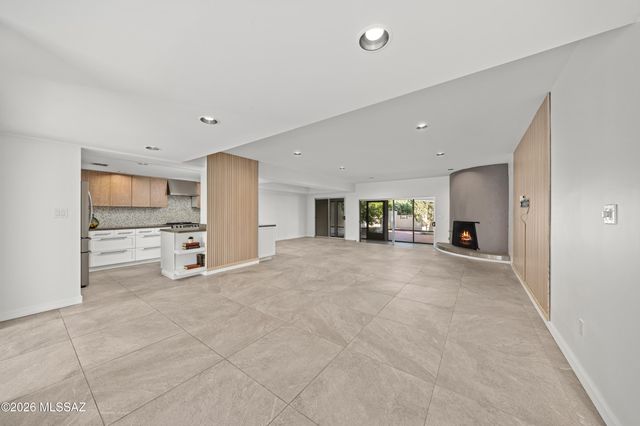 5874 N Camino Esplendora, Tucson, AZ 85718
