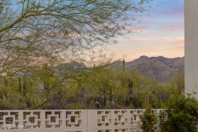 5874 N Camino Esplendora, Tucson, AZ 85718