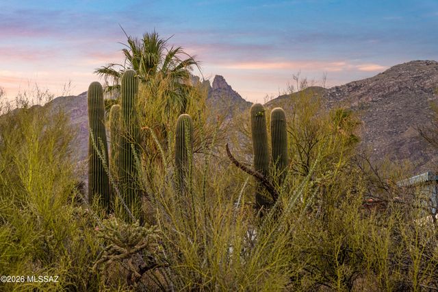 5874 N Camino Esplendora, Tucson, AZ 85718