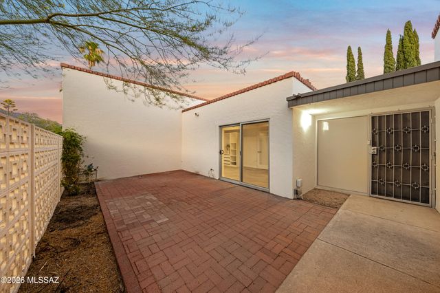 5874 N Camino Esplendora, Tucson, AZ 85718