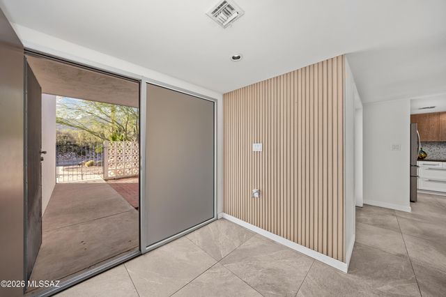 5874 N Camino Esplendora, Tucson, AZ 85718