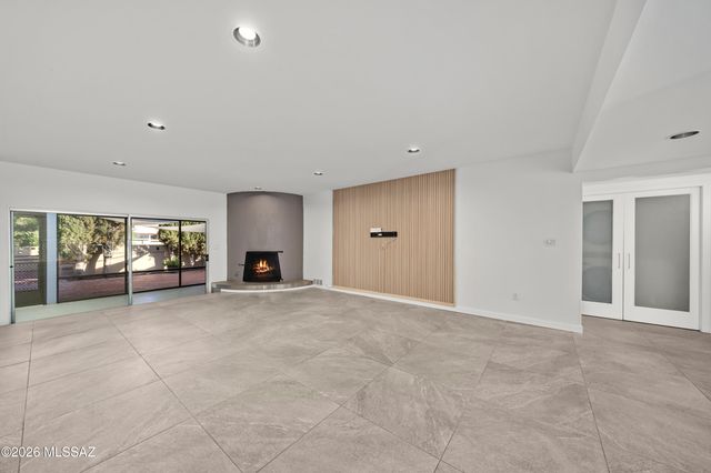 5874 N Camino Esplendora, Tucson, AZ 85718