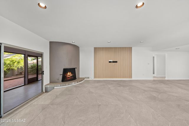 5874 N Camino Esplendora, Tucson, AZ 85718