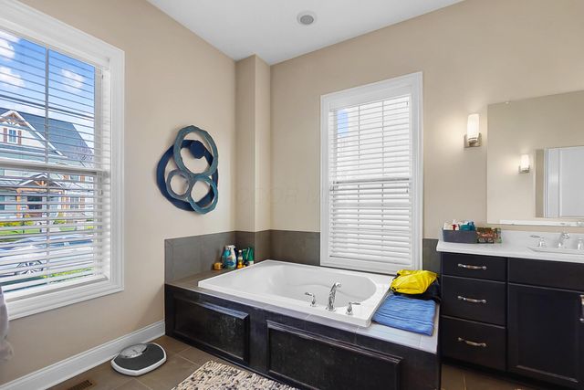 7165 Emmet Row Lane, Dublin, OH 43017