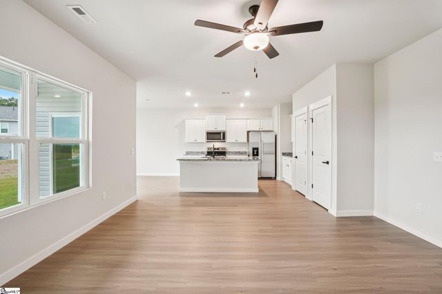 1216 Crested Iris Street, Moore, SC 29369