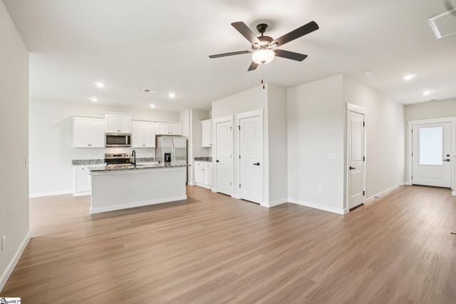 1216 Crested Iris Street, Moore, SC 29369