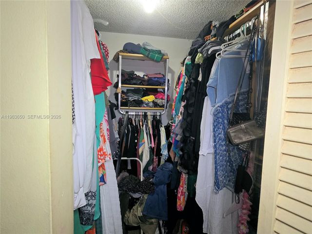 940 NE 199th St 114, Miami, FL 33179