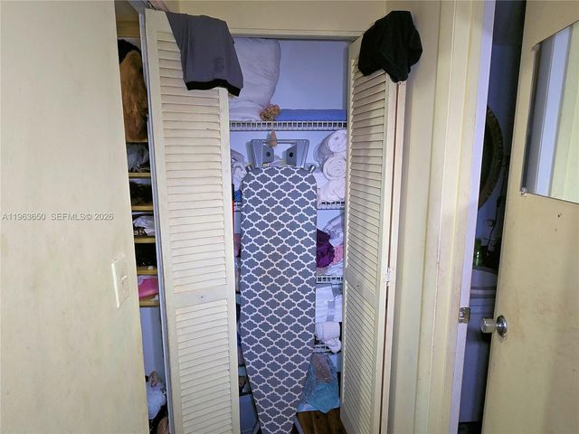 940 NE 199th St 114, Miami, FL 33179