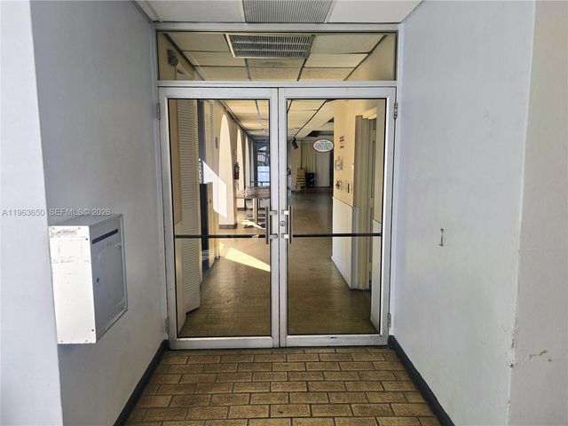 940 NE 199th St 114, Miami, FL 33179