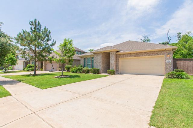 208 Timber Grove Court, Clute, TX 77531