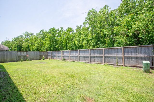 208 Timber Grove Court, Clute, TX 77531