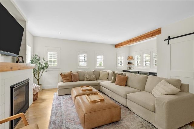9 Pioneer Rd, Hingham, MA 02043