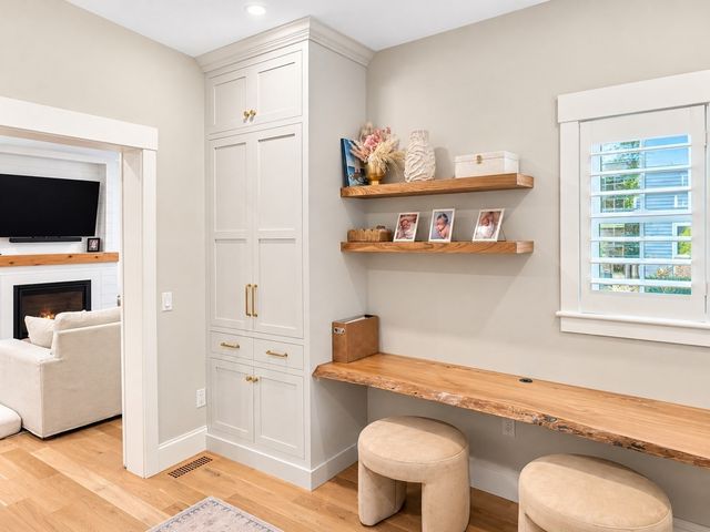 9 Pioneer Rd, Hingham, MA 02043