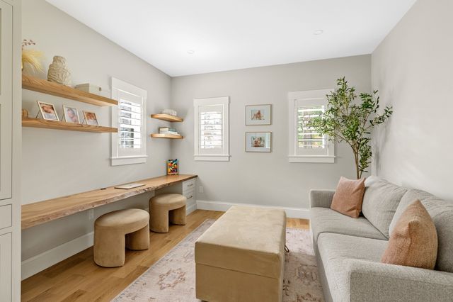 9 Pioneer Rd, Hingham, MA 02043