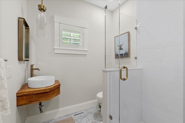 9 Pioneer Rd, Hingham, MA 02043