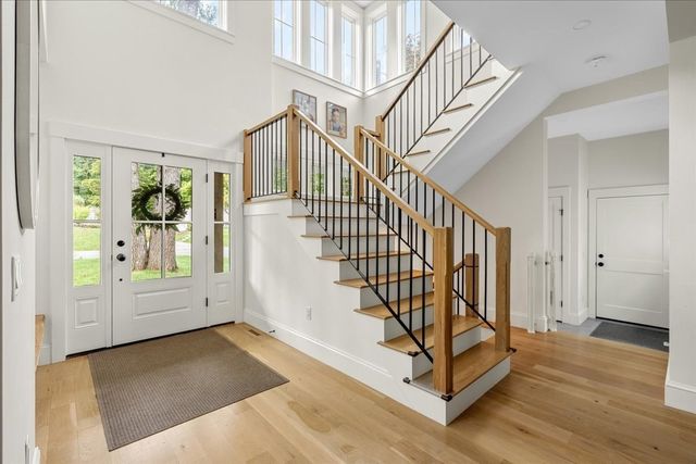 9 Pioneer Rd, Hingham, MA 02043