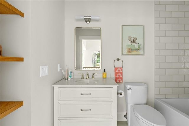 9 Pioneer Rd, Hingham, MA 02043