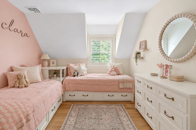9 Pioneer Rd, Hingham, MA 02043