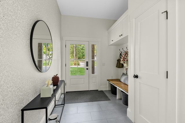 9 Pioneer Rd, Hingham, MA 02043