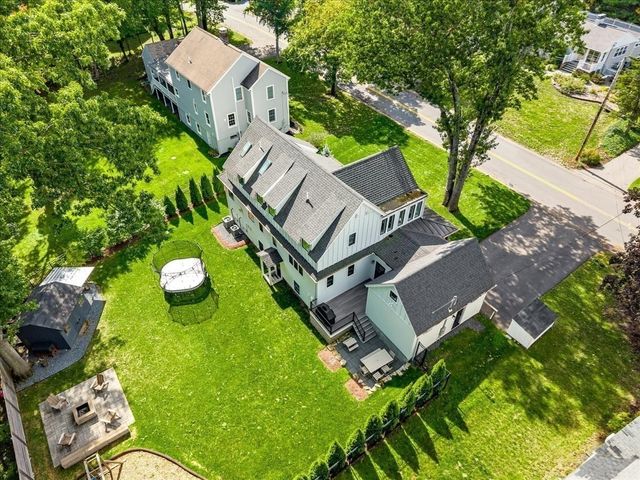 9 Pioneer Rd, Hingham, MA 02043