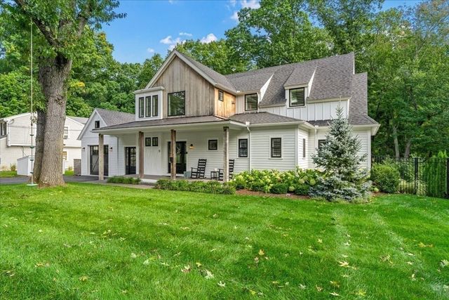 9 Pioneer Rd, Hingham, MA 02043