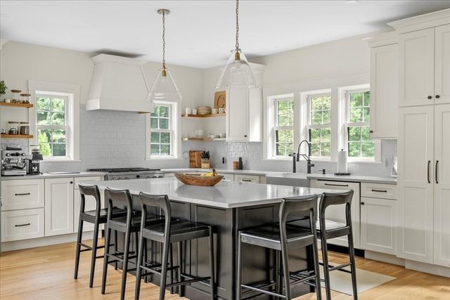 9 Pioneer Rd, Hingham, MA 02043