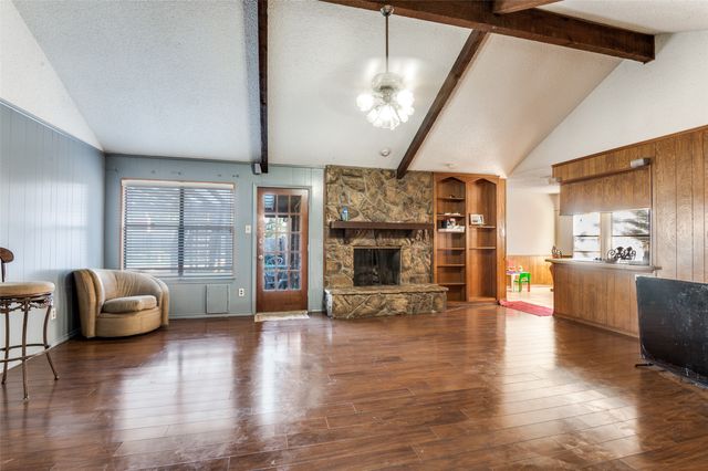 322 Meadowlark Lane, Duncanville, TX 75137