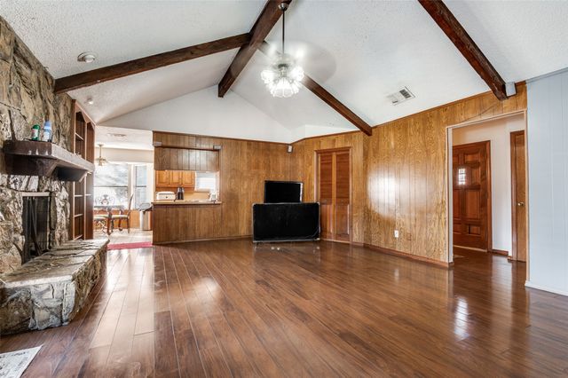 322 Meadowlark Lane, Duncanville, TX 75137